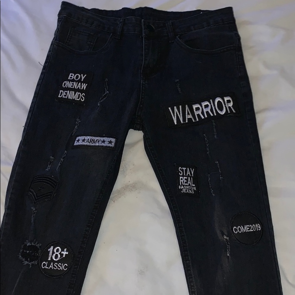 Black designed skinny jeans.